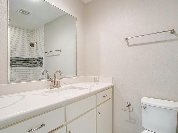 4th image of 4709 S Dr W