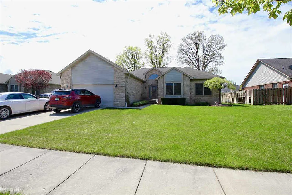 35784 Pierce St photo 1