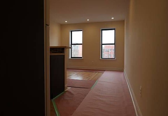 3rd image of 556 W 185th St #5A