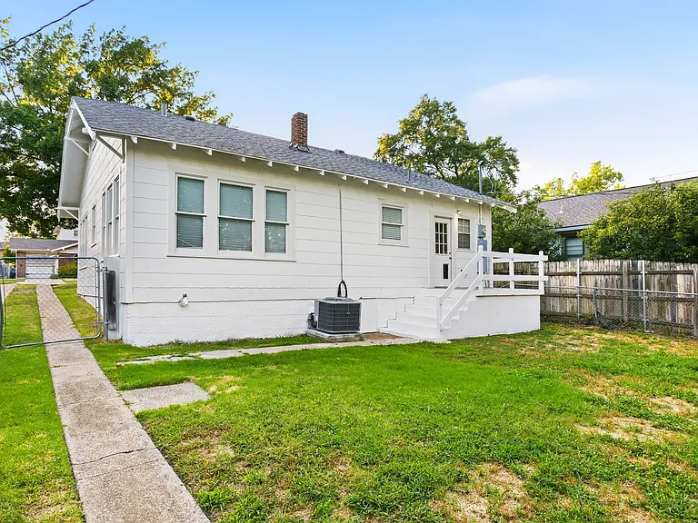 1705 Virginia Pl — Photo 18