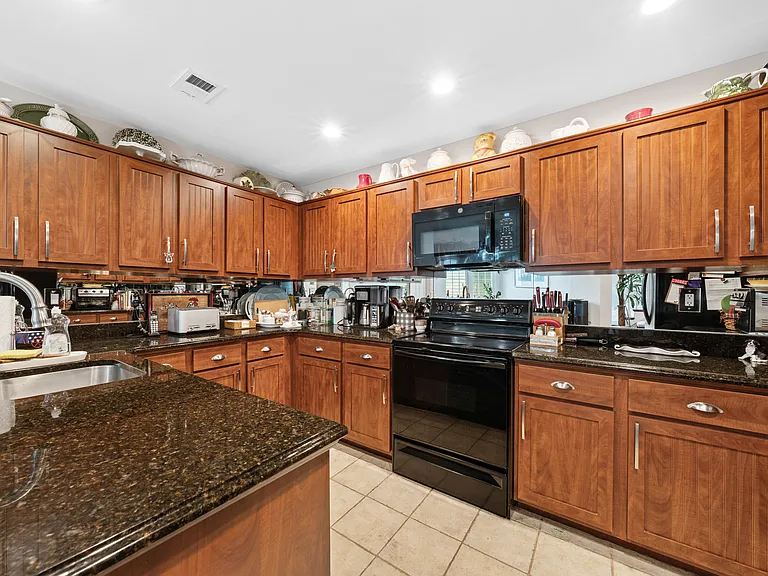 Colony Dr — Photo 7