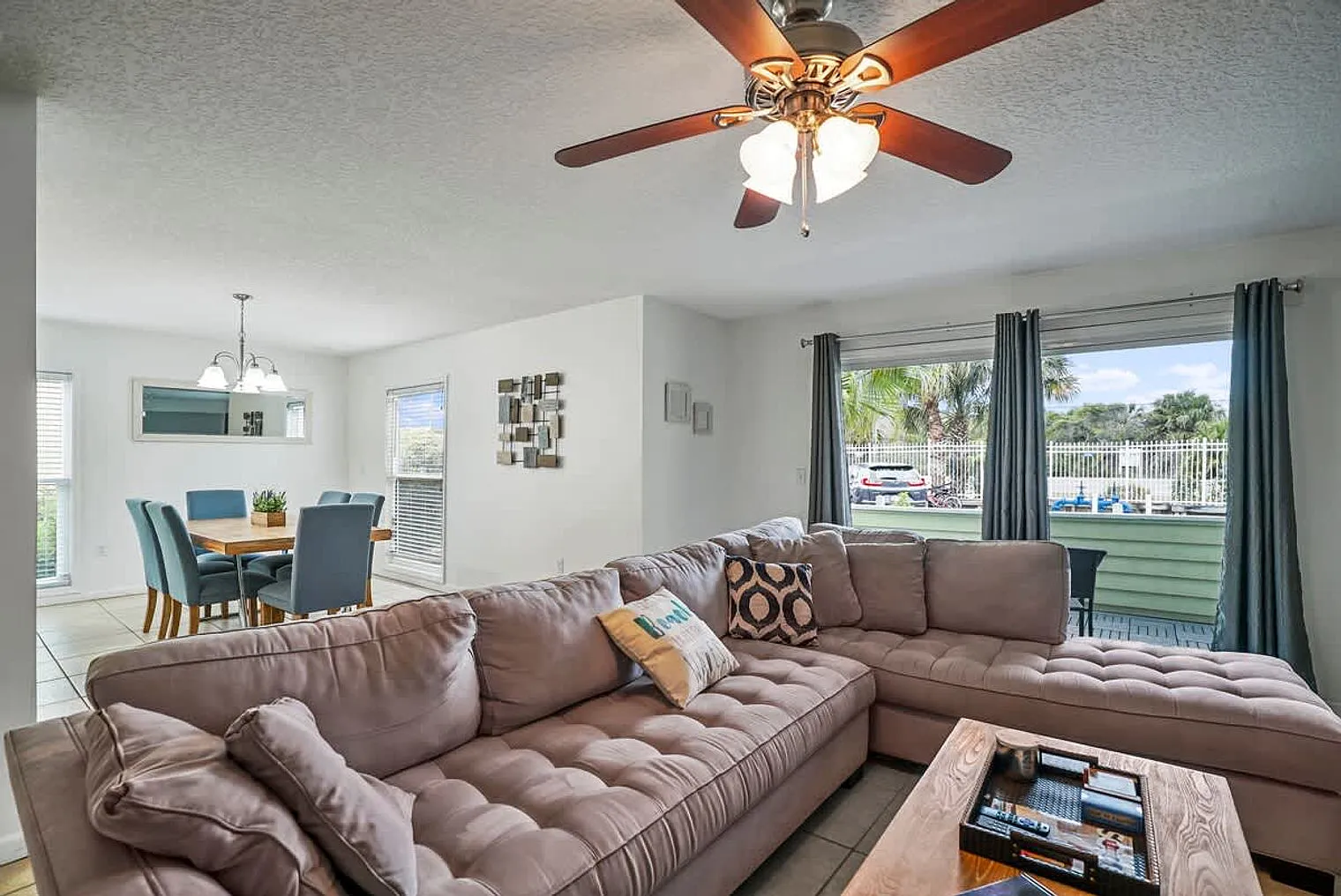 3 bed, 2.0 bath, 1517 sqft, $3,359 — Photo 2
