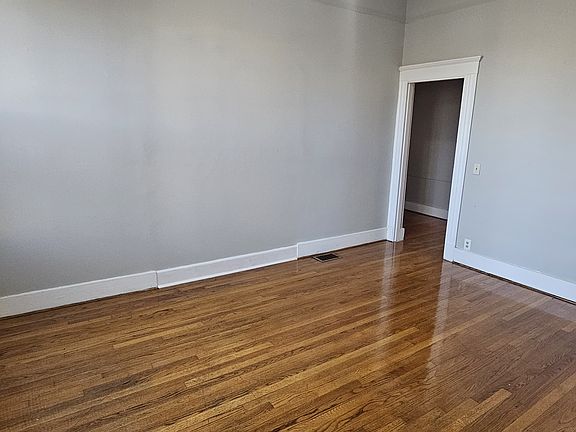 4th image of 1260 Whalley Ave #A