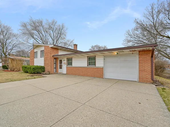 464 N Benton St, Palatine, IL 60067