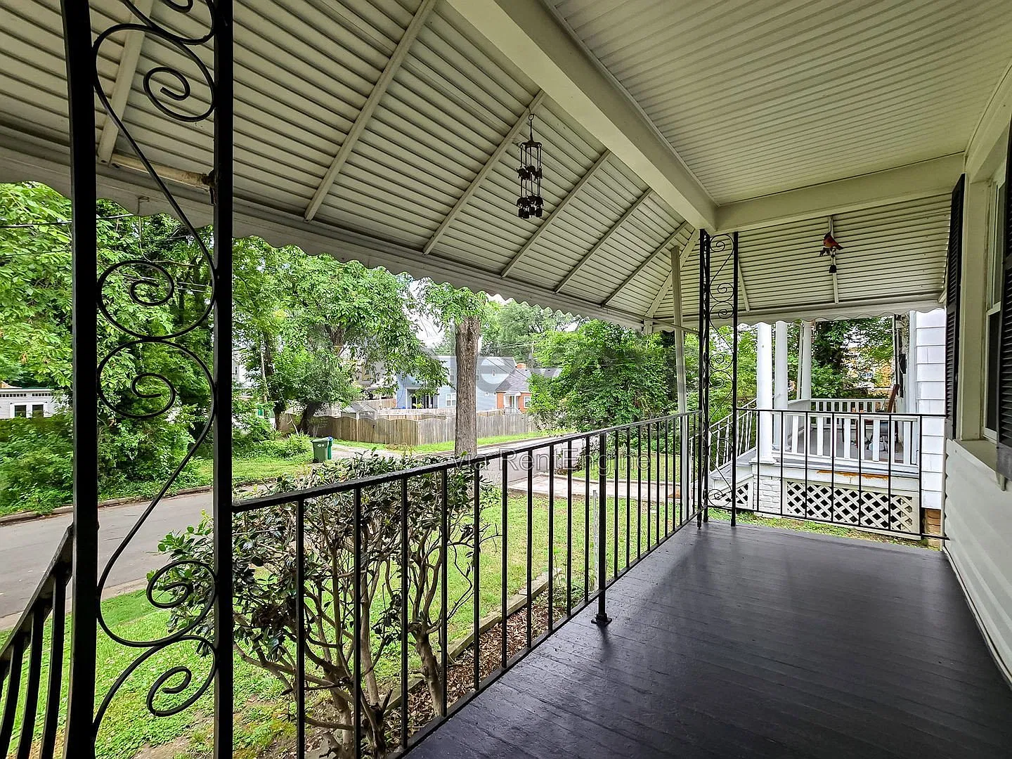 2 bed, 1.0 bath, 809 sqft, $1,545 — Photo 2