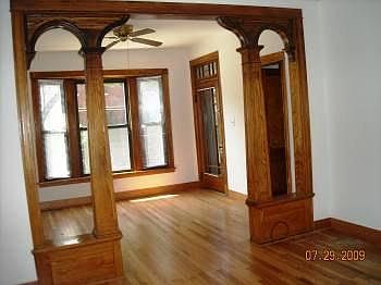 4th image of 935 N Leavitt St #1