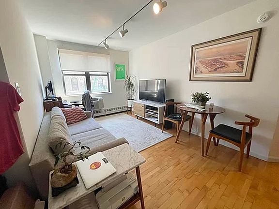 3rd image of 49 Ludlow St APT 3A