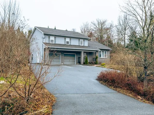 18 Country Club Dr, Grand Bay Westfield, NB E5K 3B8