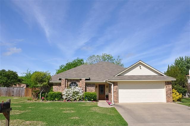 1st image of 913 Westbrook Cir