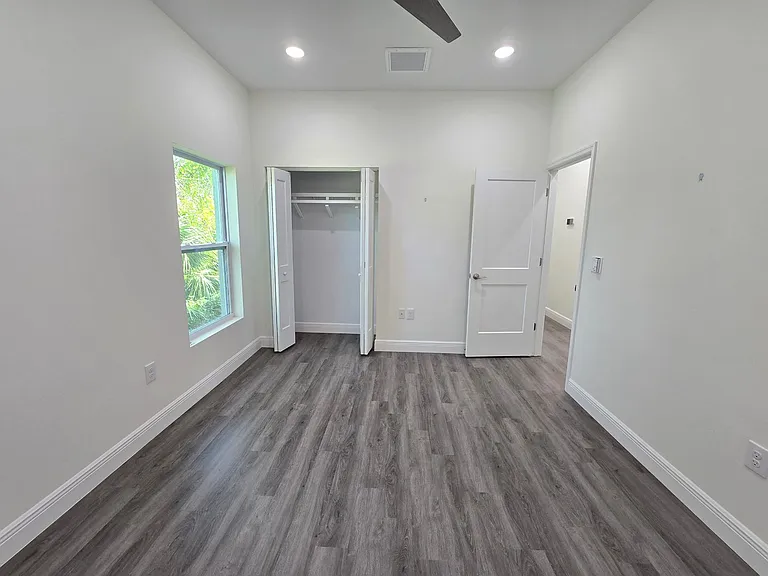 4966 Andrew Ave — Photo 17