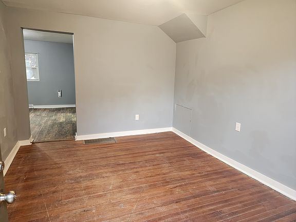 5th image of 1629 Chapman Ave SW #A