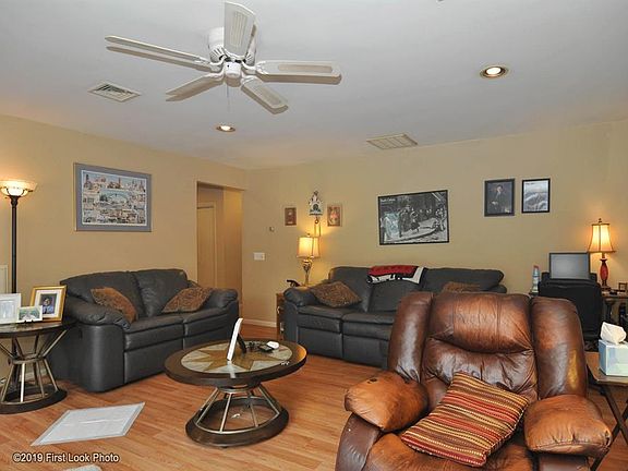 3rd image of 8 Pasadena Dr