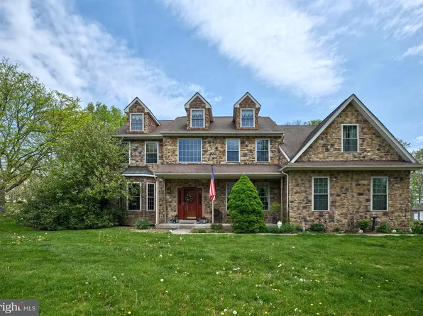 3474 Pond View Dr, Chalfont, PA 18914