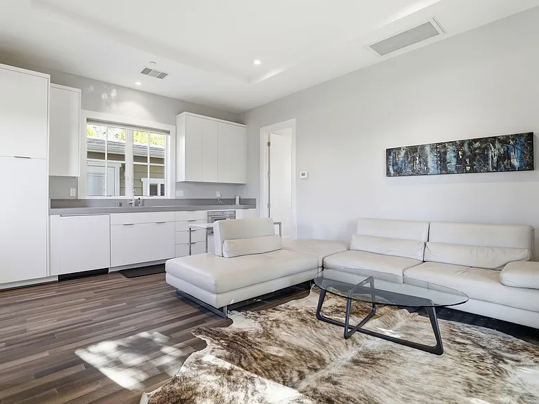 115 Sisters Ct — Photo 46
