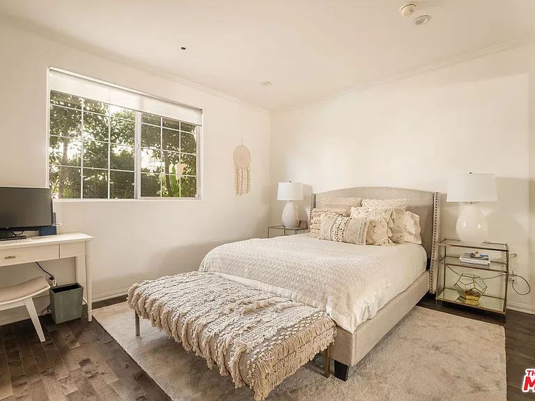 930 N Doheny Dr #103 — Photo 16