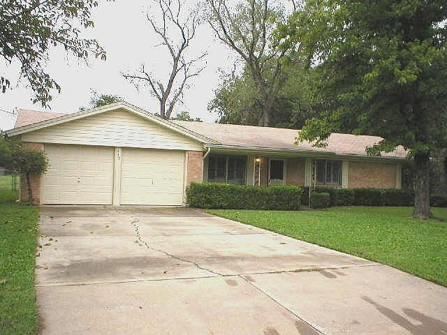 1st image of 917 Crockett Dr