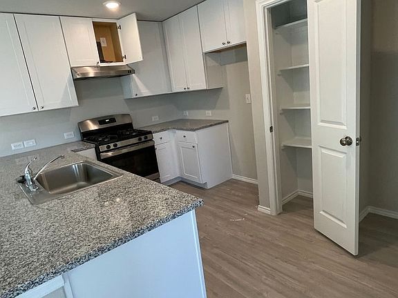 5th image of 3306 Kornberg Dr