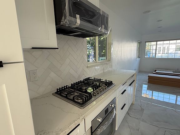 3rd image of 5523 Encinita Ave