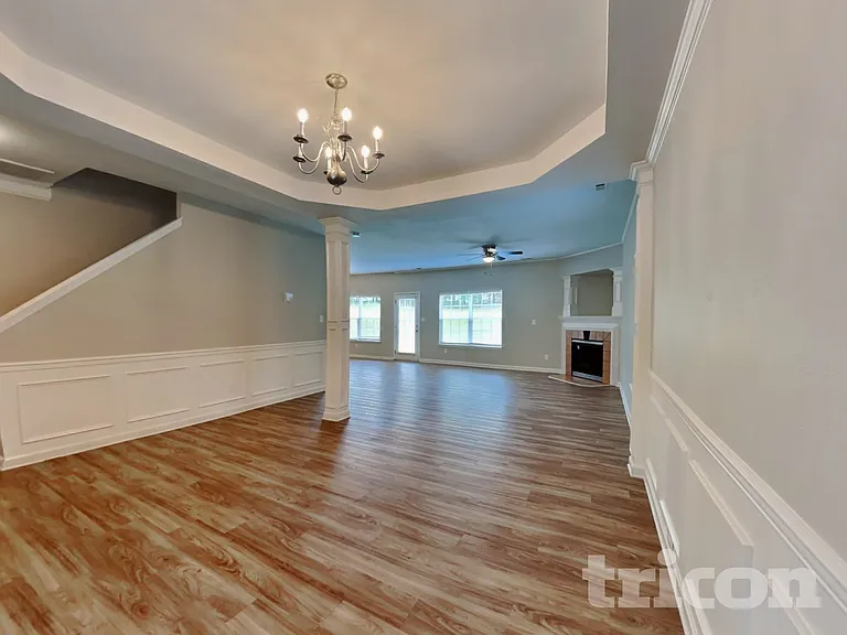 1129 Hawick Dr — Photo 4