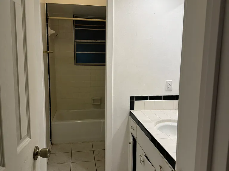 7213 University Dr — Photo 6