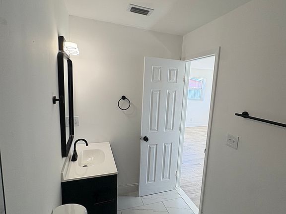 5th image of 2572 NW 20th St #A