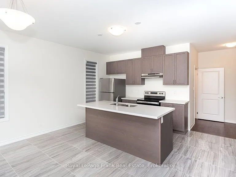 5 Hennessey Cres — Photo 13