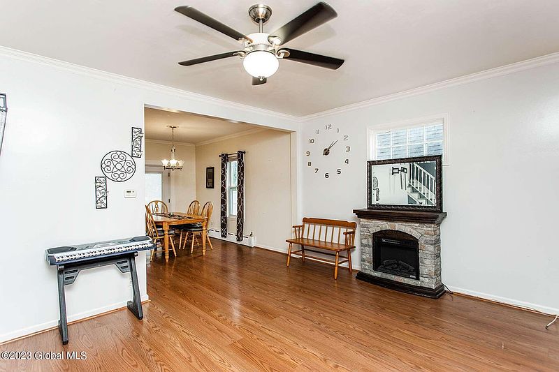 5th image of 313 Sanders Avenue