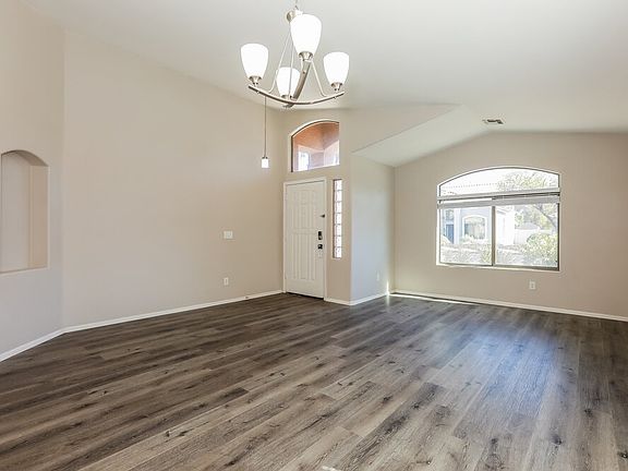 5th image of 614 E Jeanne Ln