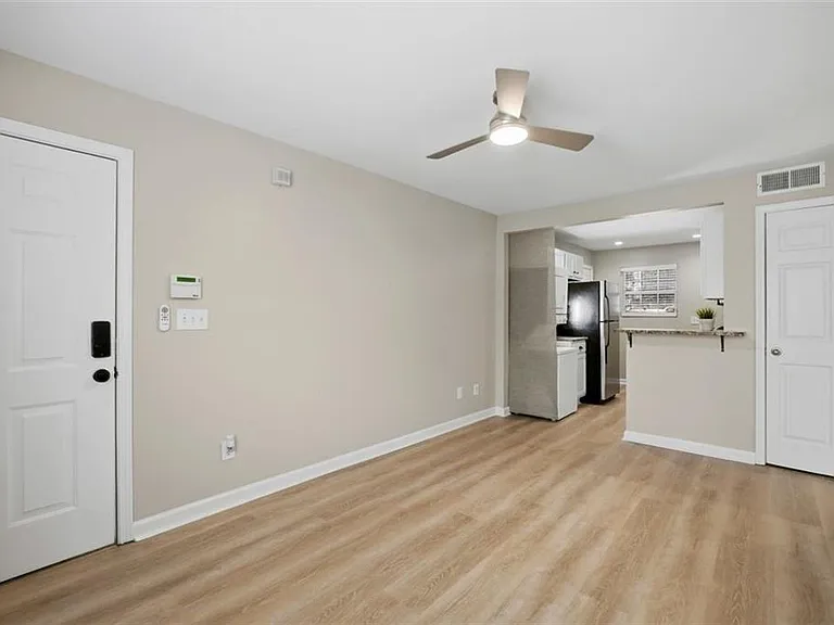 210 Sampson St NE #5 — Photo 7