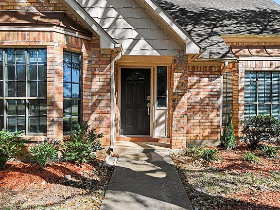 3rd image of 930 Bent Creek Ct