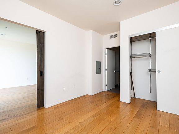 5th image of 4044 Redwood Ave APT 303