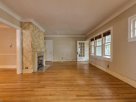 4th image of 1298 Hathaway Ave
