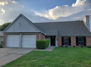 1801 Briarpath Ln, Arlington, TX 76018