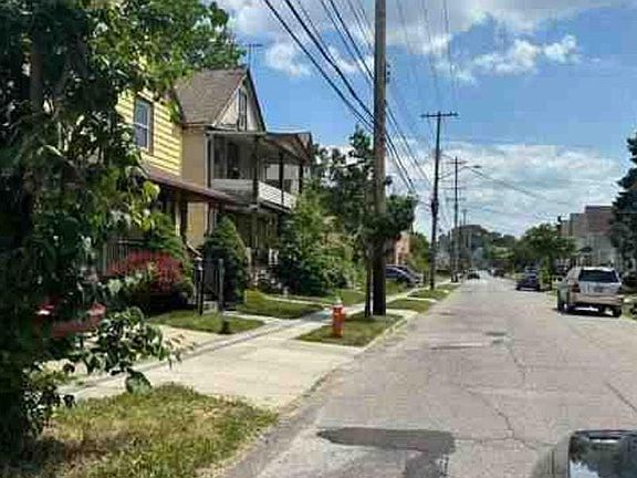 3rd image of 3104 Colburn Ave