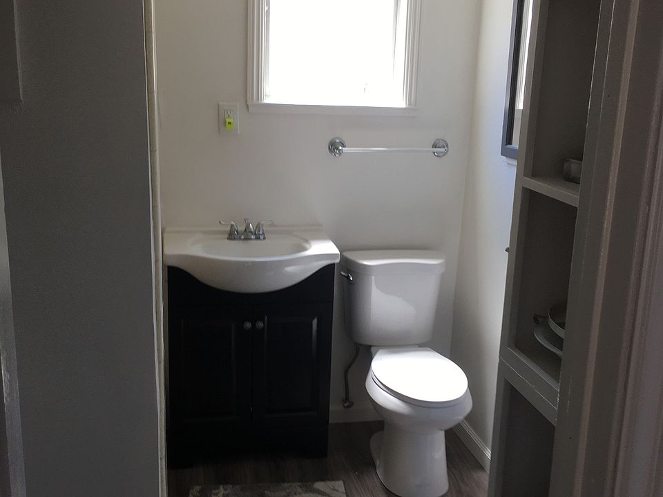 1st image of 684 Oak Ave #B