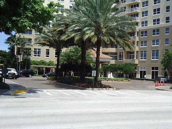4th image of 19501 W Country Club Dr Ph 8