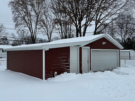 3rd image of 825 Mark Twain Dr
