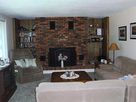 3rd image of 8 Orchard Ln