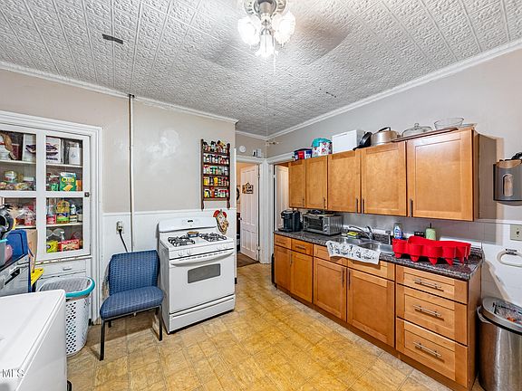 3rd image of 585 6th Avenue