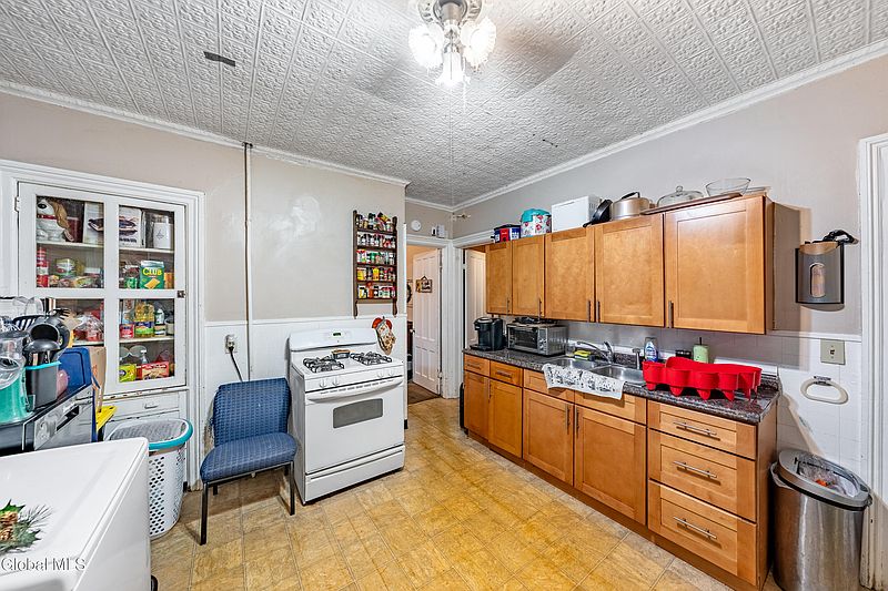 3rd image of 585 6th Avenue