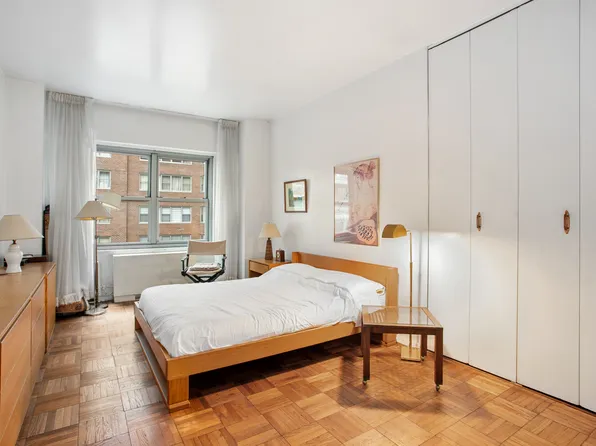 360 East 72nd Street image 4 of 6