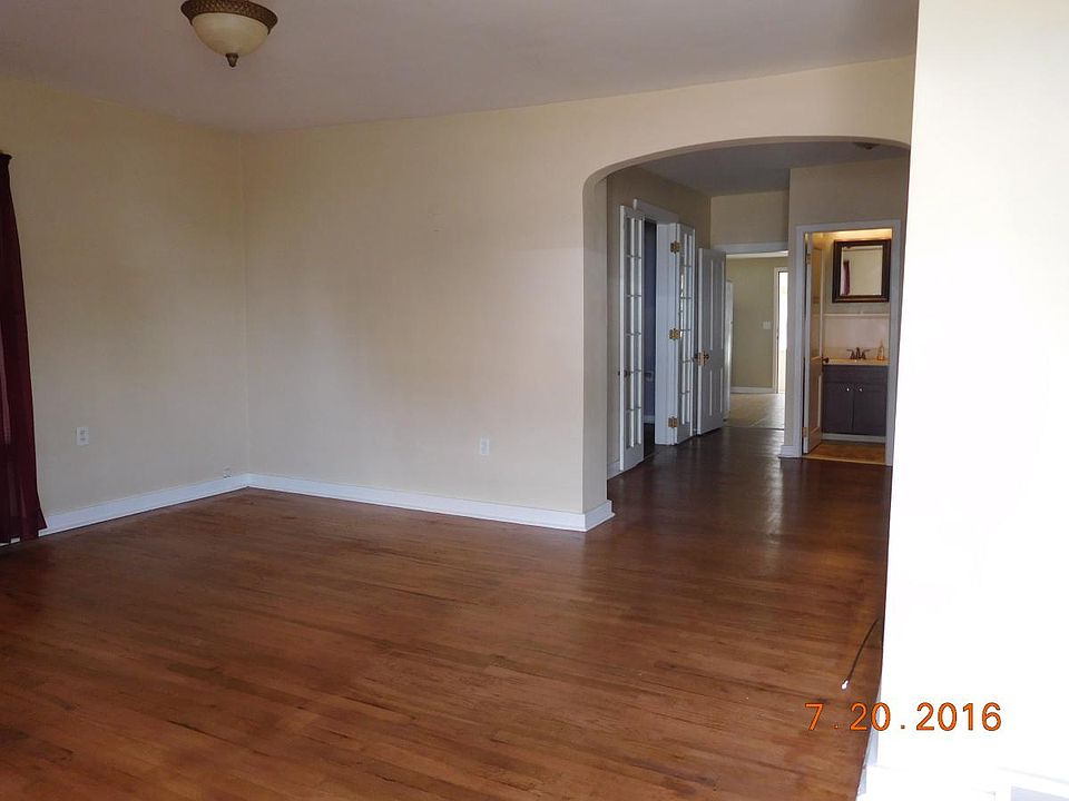 2nd image of 525 W 4th St