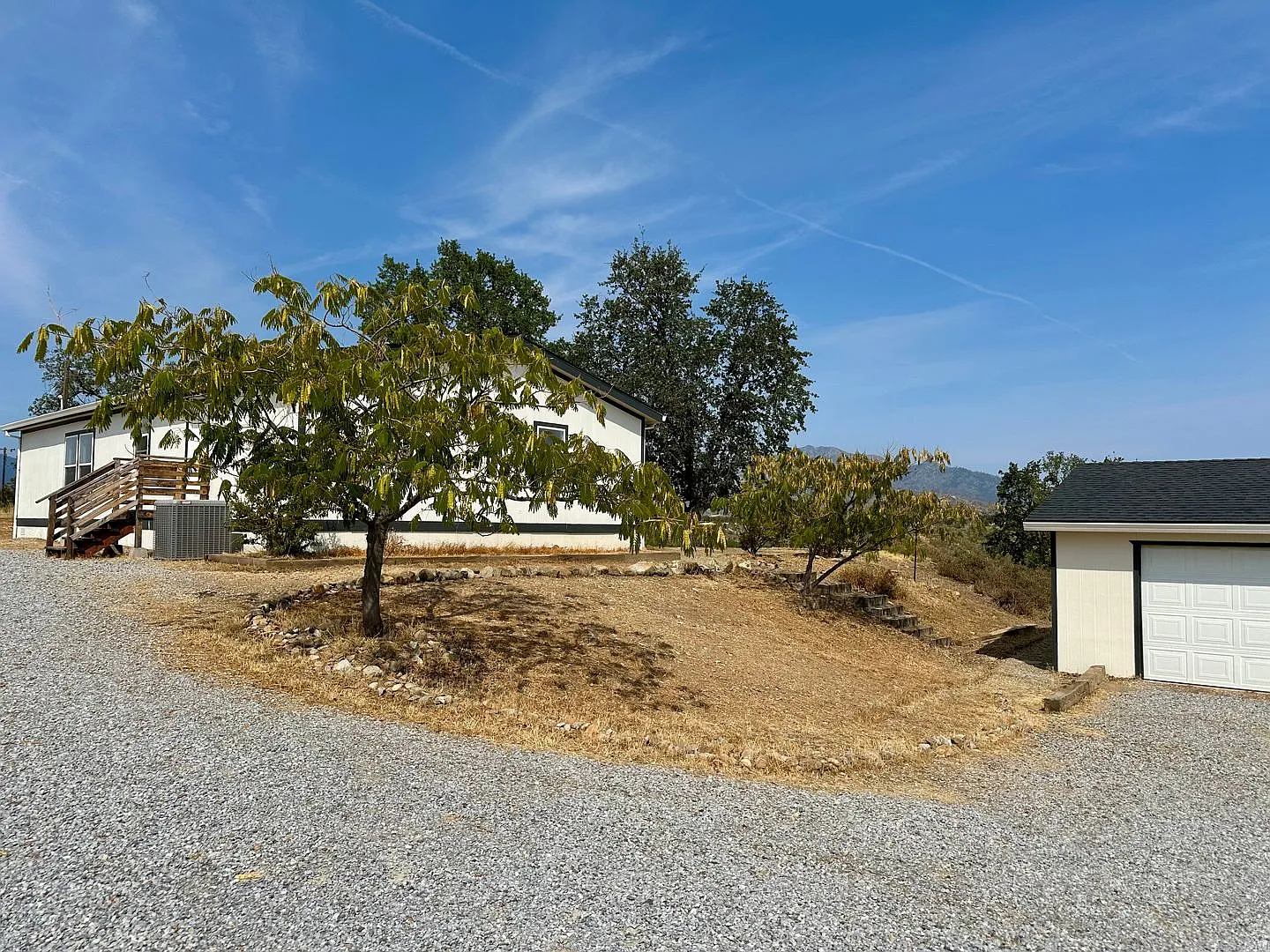 Private Country Retreat on 5 Acres Modern Upgrades, Peaceful Setting — Photo 3