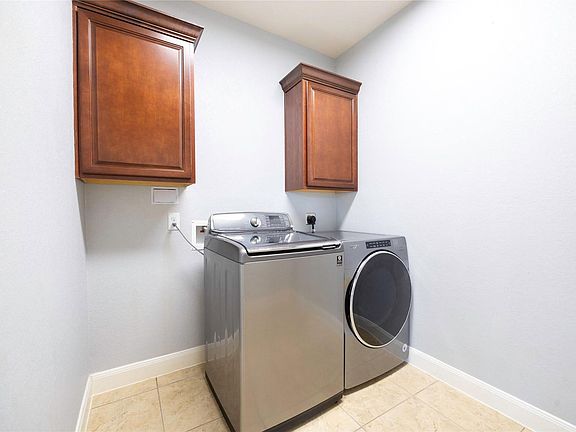 4th image of 6743 Honeycrest Ln