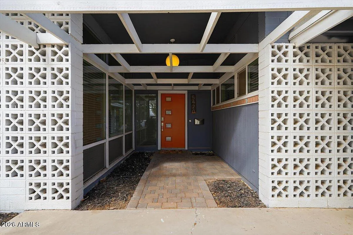 3 bed, 2.0 bath, 1533 sqft, $3,400 — Photo 1