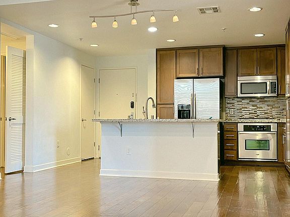 3rd image of 21301 Erwin St Unit 305