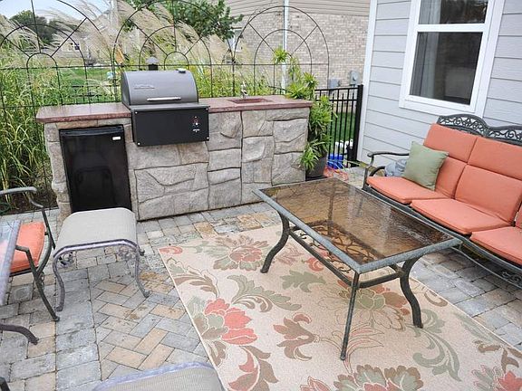 5th image of 601 Griffin Ln