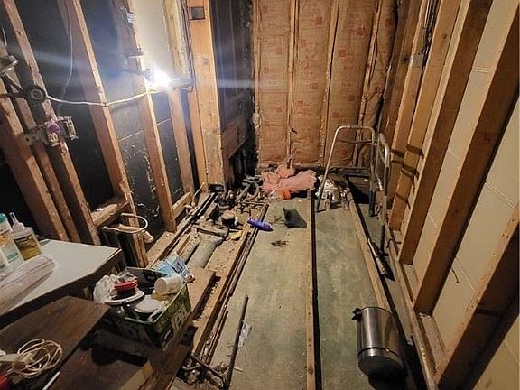 2nd image of 731 Robinson Ave