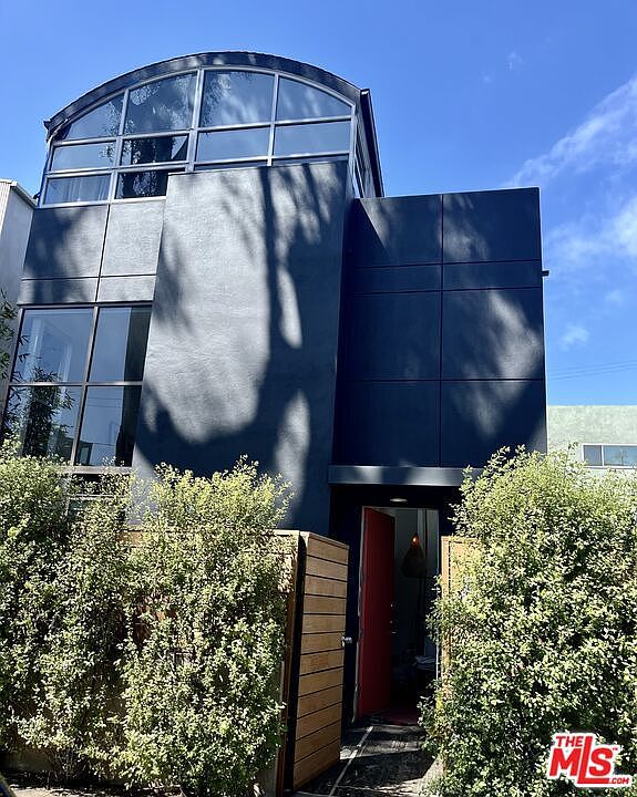 1st image of 1523 Cabrillo Ave