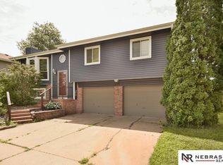 3505 Looking Glass Dr, Bellevue, NE 68123